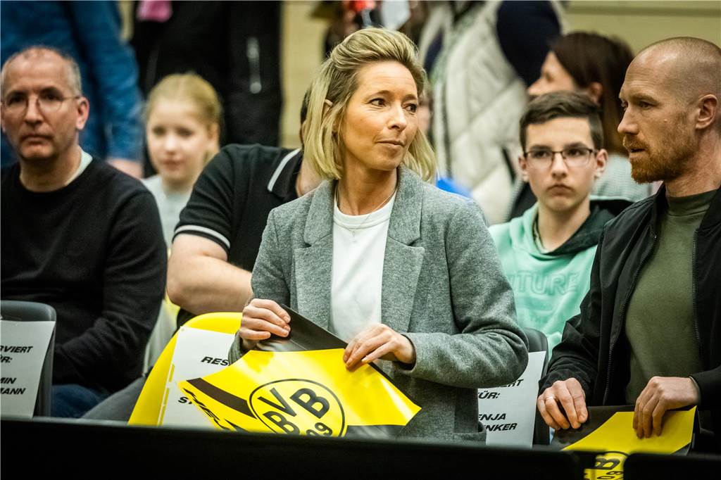 Bekannte BVB-Gesichter wie Hans-Joachim Watzke, Carsten Cramer und Reinhold Lunow besuchte das Bundesliga-Spiel Borussia Dortmunds gegen Tischtennis-Legende Timo Boll und Borussia Düsseldorf.