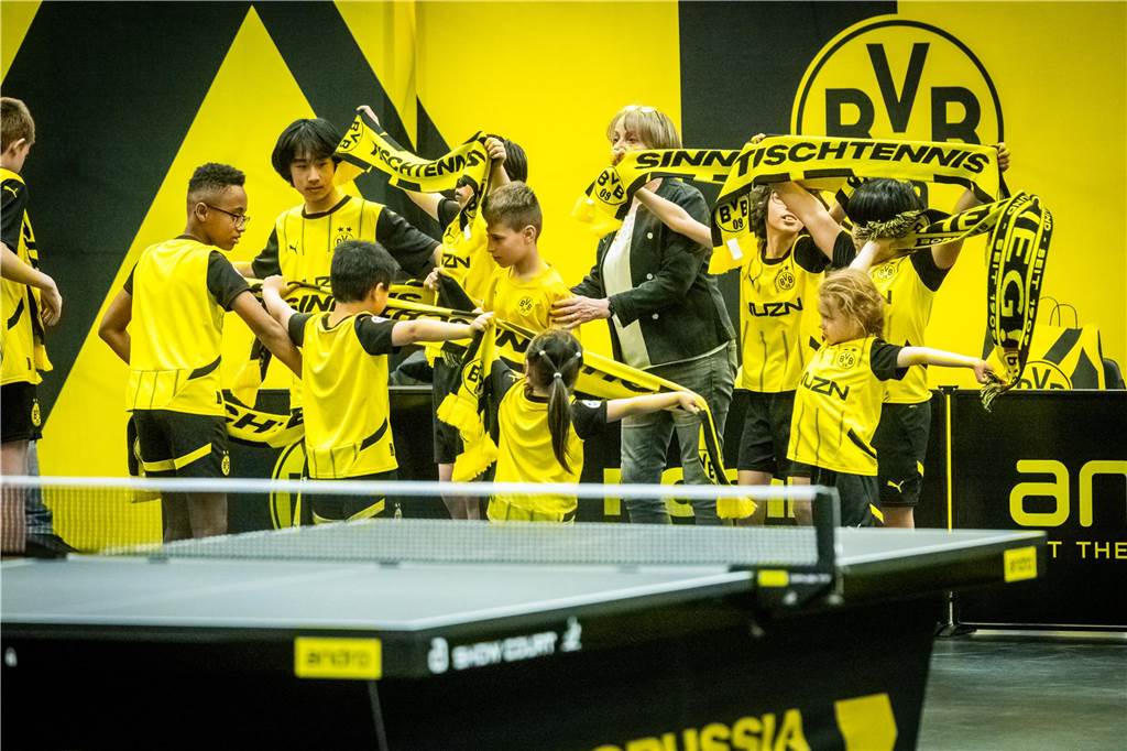 Bekannte BVB-Gesichter wie Hans-Joachim Watzke, Carsten Cramer und Reinhold Lunow besuchte das Bundesliga-Spiel Borussia Dortmunds gegen Tischtennis-Legende Timo Boll und Borussia Düsseldorf.