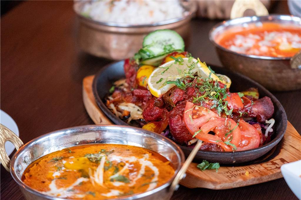 Mohammad Rahman und Anil Chamoli sorgen für die Würze im „Rice n’Spice“ Auf einem Tisch im indischen Restaurant "Rice n'Spice" in Recklinghausen stehen Teller mit Essen.