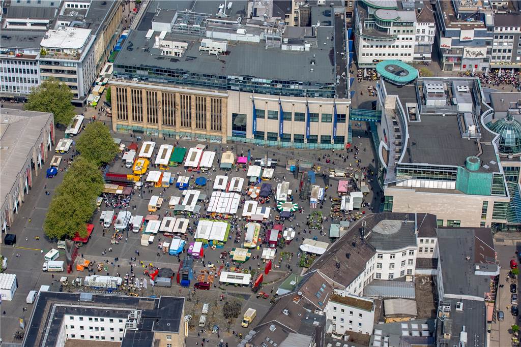 Gedränge auf dem Wochenmarkt - Jetzt soll Security für Ordnung sorgen Der Hansaplatz in Dortmund