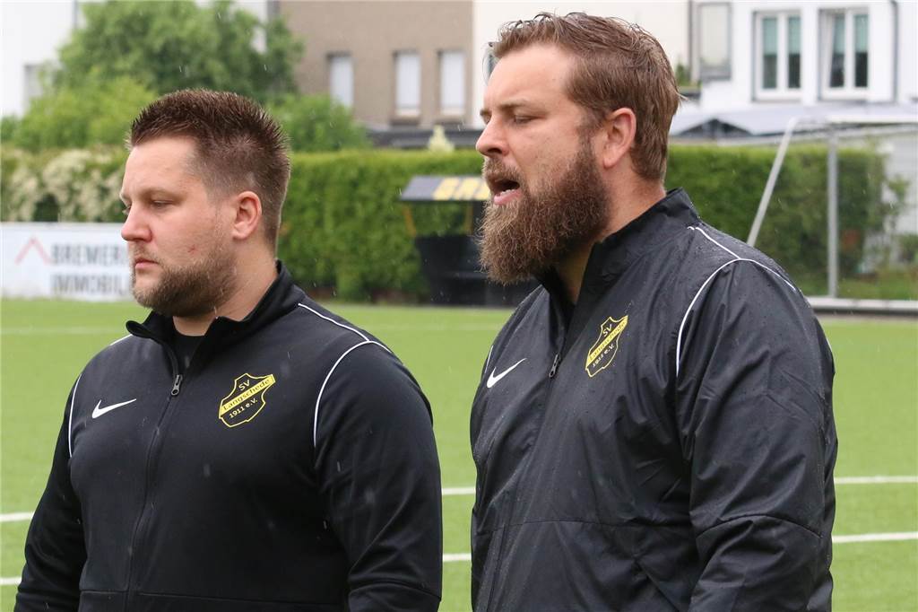Spannung pur im K.o.-System bei 52. Hüingser Sportwoche Ben Gottstein (r.) möchte mit seinem SV Langschede weit kommen.