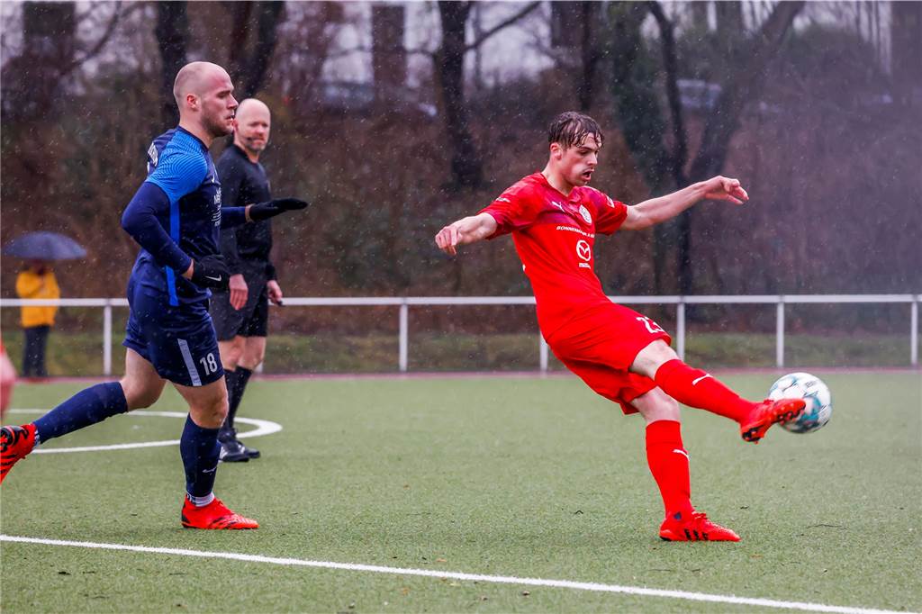 Spannendes Landesliga-Talent aus Dortmund: Super-Youngster überragt im ersten Seniorenjahr Benedikt Buchholz (r.) glänzte in seinem ersten Seniorenjahr auch schon als Traumtor-Schütze.