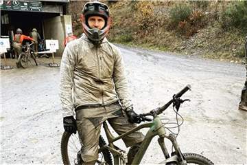 Benedikt Höwedes hat einen Ausflug zum Bikepark Winterberg unternommen.
