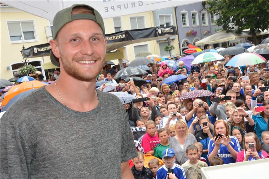 Fußballer Benedikt Höwedes ist zum ersten Mal Vater geworden Benedikt Höwedes ist am Samstag Vater geworden.