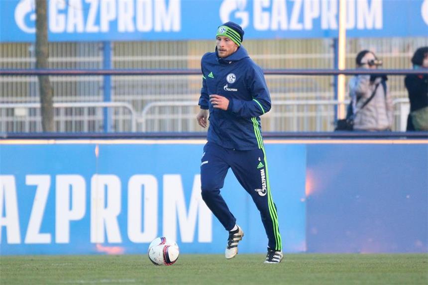 Höwedes und Nastasic melden sich zurück Benedikt Höwedes ist am Sonntag ins Schalker Mannschaftstraining zurückgekehrt.