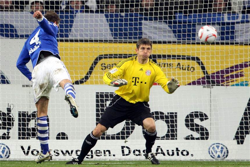 Benedikt Höwedes (l.) gehörte zu den Schalker Torschützen beim letzten Bundesligasieg gegen Bayern München. 