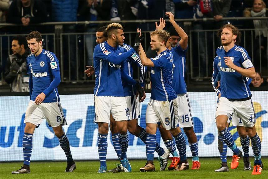 Die große Schalke-Umfrage zur Hinrunde 15/16 Benedikt Höwedes (r.) und Co. erlebten eine Hinrunde mit Höhen und Tiefen. Bewerten Sie die Schalker Leistung in unserer großen Umfrage.