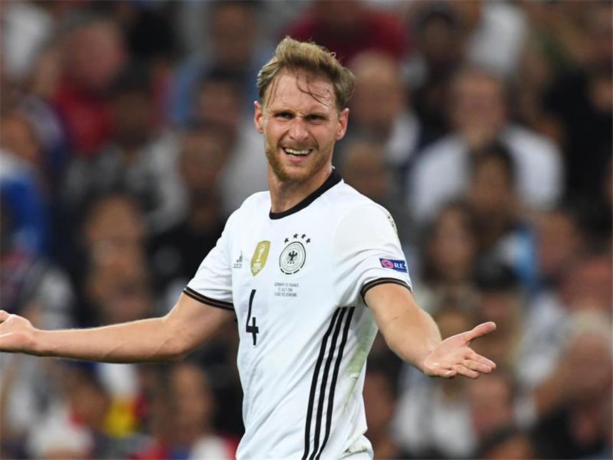Diese Schalker sind international unterwegs Benedikt Höwedes steht im Kader von Bundestrainer Joachim Löw.