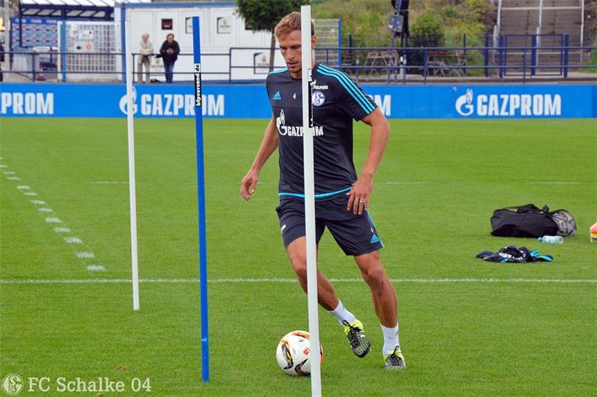Höwedes vor Rückkehr ins Mannschaftstraining Benedikt Höwedes steigerte am Dienstag sein Trainingsprogramm und steht vor der Rückkehr ins Teamtraining.