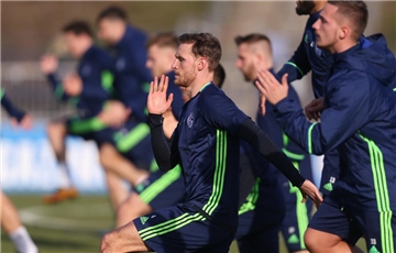 Benedikt Höwedes und Co. bestreiten während der Sommervorbereitung auf die neue Saison sieben Testspiele.