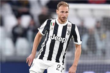 Benedikt Höwedes will noch zur WM nach Russland. Foto: Alessandro Di Marco