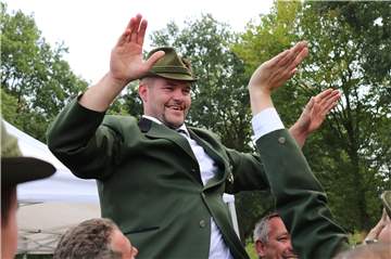 Benedikt Hülsbusch hat 2018 bei Schützenfest der Bürgerschützengilde Bork den Vogel abgeschossen. In diesem Jahr wird der Verein keinen Nachfolger für ihn suchen.