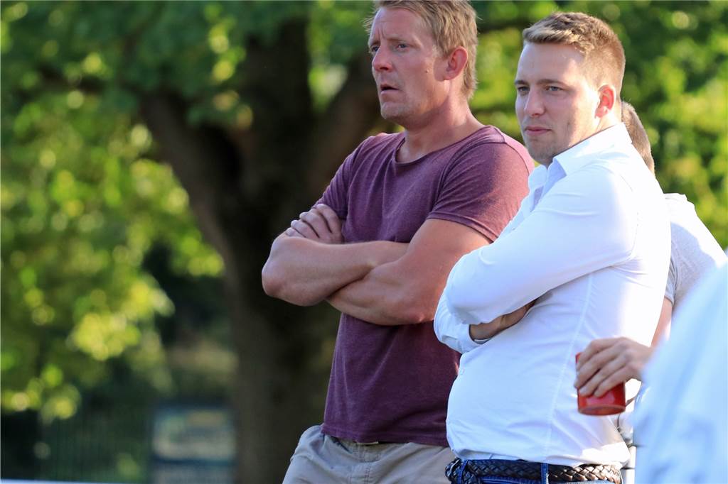 Trotz brisanter Wechsel-Klausel: Dennis Wagner steht plötzlich bei BW Alstedde in der Startelf Benedikt Kuhne (r.) war als Sportlicher Leiter von BW Alstedde maßgeblich an dem Wechsel von Dennis Wagner beteiligt.