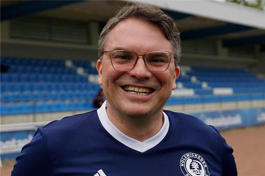 Wiedersehen am Sonntag mit Axel Schmeing: Holzwickedes Ex-Trainer coacht jetzt den Lüner SV Benjamin Hartlieb freut sich auf den Saisonstart. Der Holzwickeder SC steht einer hohen Hürde in Lünen.