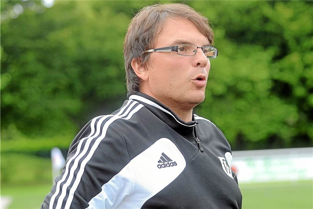 Der VfL Schwerte läuft in der Liga zwei alten Weggefährten hinterher Benjamin Hartlieb, hier noch als Trainer des VfL Schwerte, ist Sportlicher Leiter beim VfL-Konkurrenten Königsborner SV.
