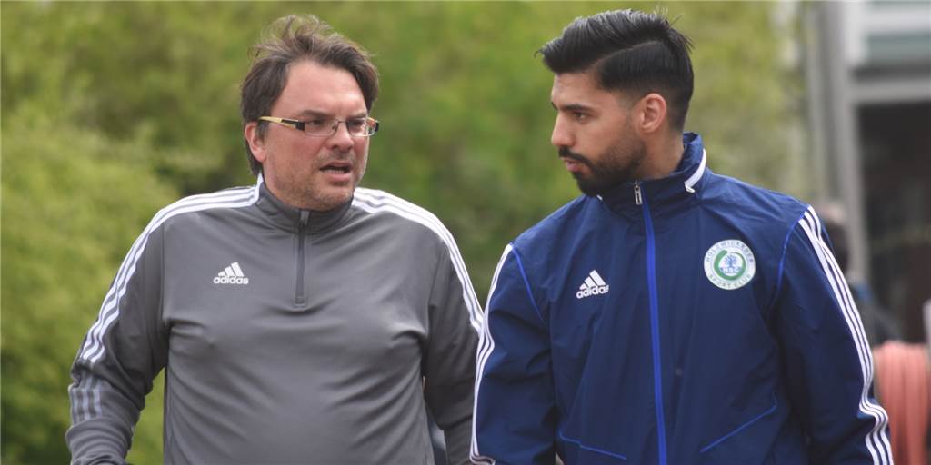 Hochkarätiger Neuzugang kommt doch nicht zum Holzwickeder SC Benjamin Hartlieb (l.) und Co-Trainer Hamza El Hamdi haben einen Spieler weniger im Kader des HSC.