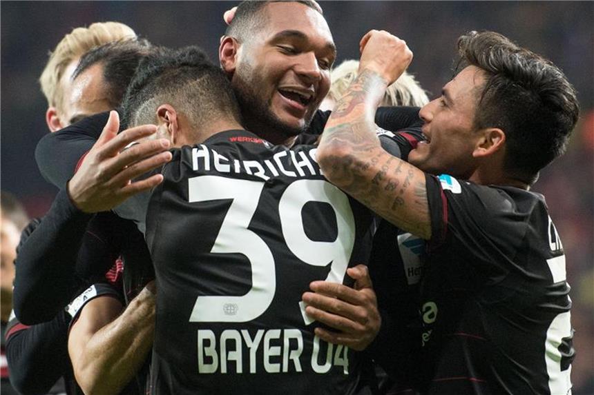 Leverkusener Tah und Henrichs sagen U21-Länderspielen ab Benjamin Henrichs (l-r), Torschütze Jonathan Tah und Charles Aranguiz. Foto: Marius Becker/Archiv