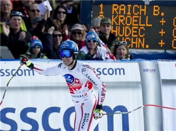 Benjamin Raich jubelt nach seinem Sieg im Zielbereich. Foto: Alessandro della Valle