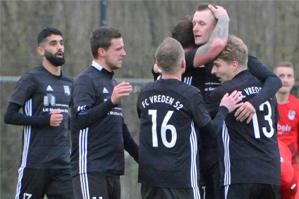 ASV Ellewick erweitert künftiges Trainerteam: Spielender Co-Trainer kommt von der Konkurrenz Benjamin Schroer (2.v.r.) wechselt zum ASV Ellewick.