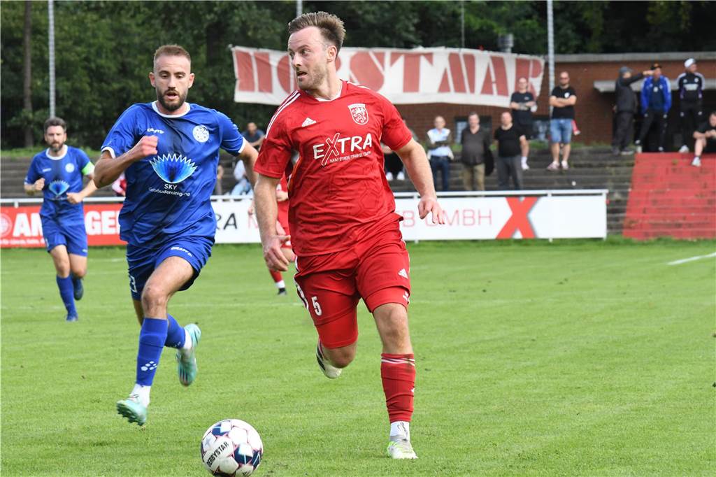 Welche Lüner Spieler haben am meisten überzeugt? Benjamin Teichmöller dribbelt