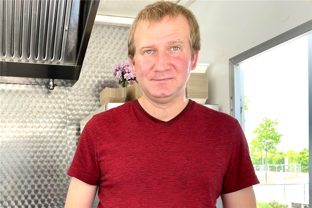 Innovativste Gastro-Meile Dortmunds: Vom Food-Truck bis zum Familienrestaurant Benny Zirngibl bereitet in seinem Food-Truck thailändische Spezialitäten zu.