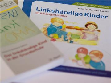 Beratungs- und Informationsstelle für Linkshänder und umgeschulte Linkshänder wollen Eltern und Betroffene unterstützen. Foto: Christina Sabrowsky