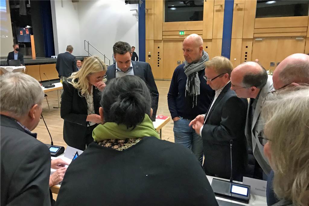 Jahresstatistik ausgewertet: Wie fleißig war Wernes Politik? Politiker der Union diskutieren im Kolpingsaal.