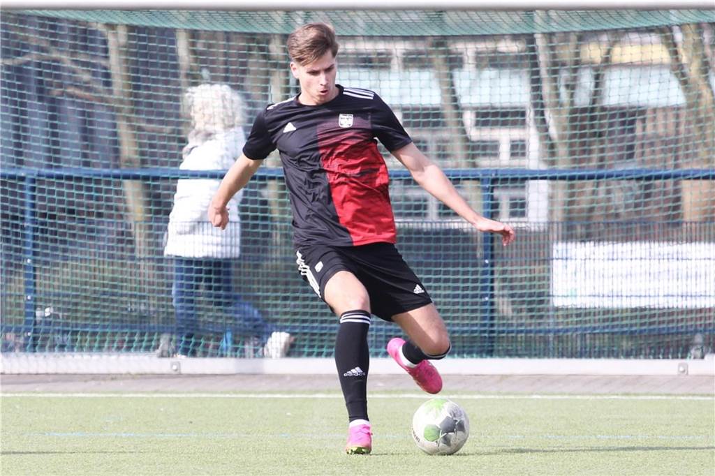 Landes- und Bezirksliga-Angebote abgelehnt: Aus der Kreisliga C geht es in die Kreisliga A Bereit für eine neue Herausforderung: Patrick Zimmermann wird in der kommenden Saison beim TuS Gahlen auf Torejagd gehen.