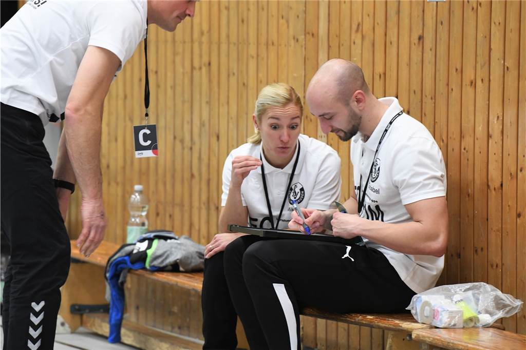 PSV-Handballerinnen planen schon für die Spielzeit 22/23 - und überraschen Bereits am 5. Dezember waren Petronella Kovacikova und Viktor Dziabel bei der PSV verantwortlich, nachdem Daniel Schnellhardt privat verhindert war. Und das mit Erfolg.