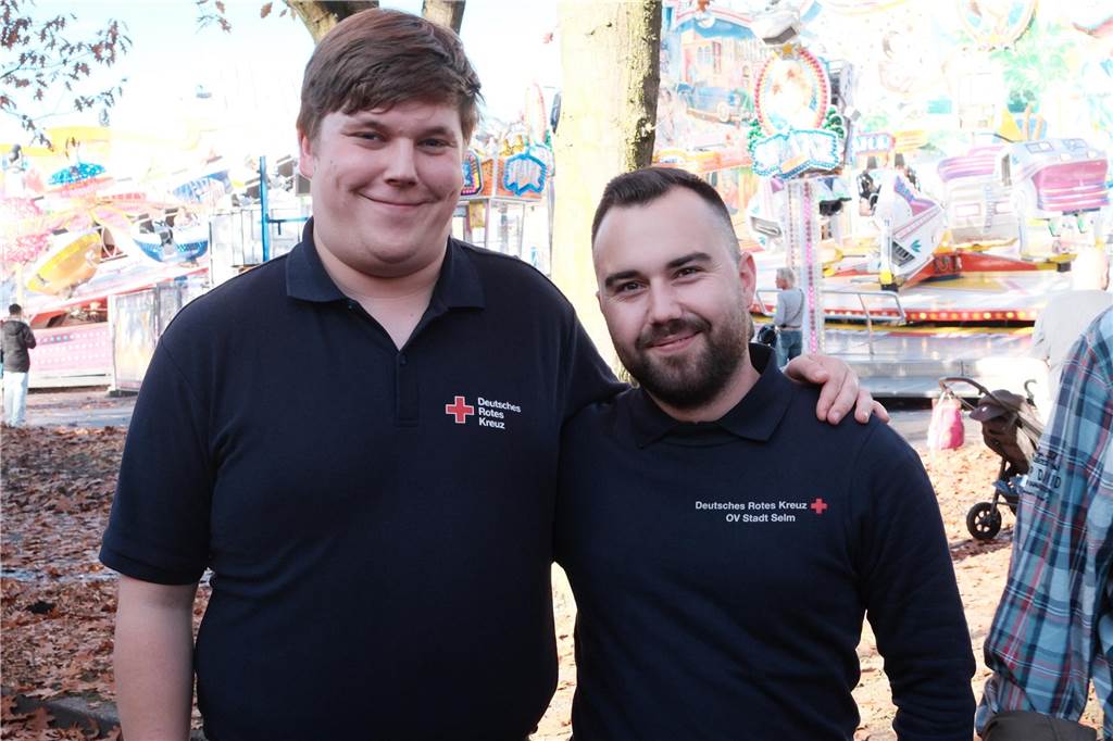 Bereits am ersten Tag war die Sim-Jü ein Publikumsmagnet. Die Sim-Jü lockte bei bestem Wetter bereits am Samstag zahlreiche Menschen in die Innenstadt.