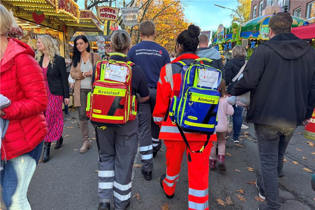 Bereits am ersten Tag war die Sim-Jü ein Publikumsmagnet. Die Sim-Jü lockte bei bestem Wetter bereits am Samstag zahlreiche Menschen in die Innenstadt.