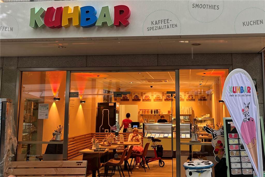 Eine neue Kuhbar-Filiale für die Dortmunder Innenstadt Bereits am Freitag (21.6.) gab es ein Soft-Opening der Eisdiele, bei dem die Geräte und die Abläufe geprobt wurden.