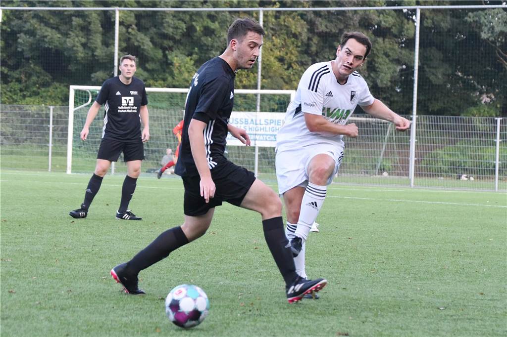 Bereits am Freitagabend gewann der SV Lippramsdorf deutlich beim SSV Rhade mit 5:1 gewonnen.