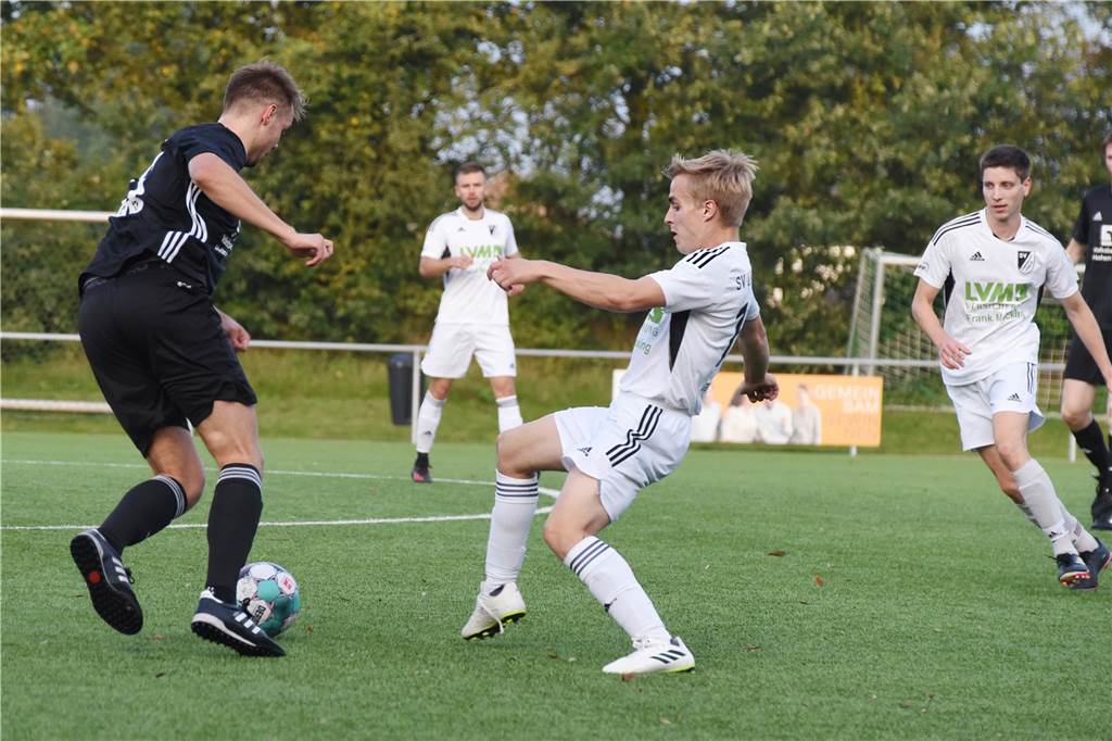 Bereits am Freitagabend gewann der SV Lippramsdorf deutlich beim SSV Rhade mit 5:1 gewonnen.