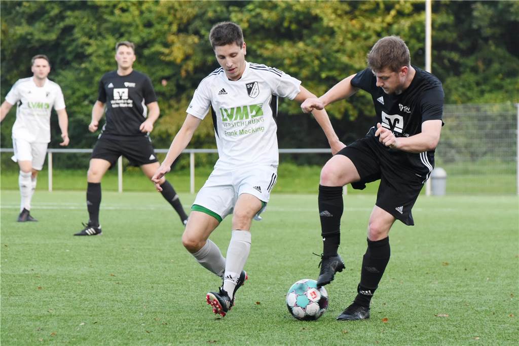 Bereits am Freitagabend gewann der SV Lippramsdorf deutlich beim SSV Rhade mit 5:1 gewonnen.