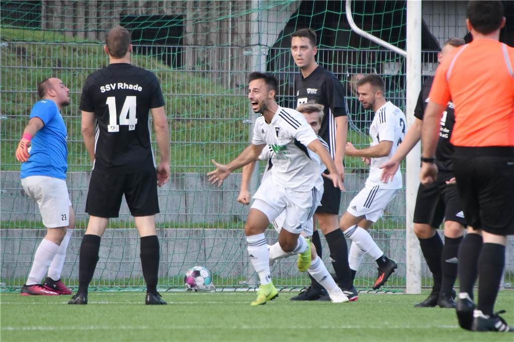 Bereits am Freitagabend gewann der SV Lippramsdorf deutlich beim SSV Rhade mit 5:1 gewonnen.