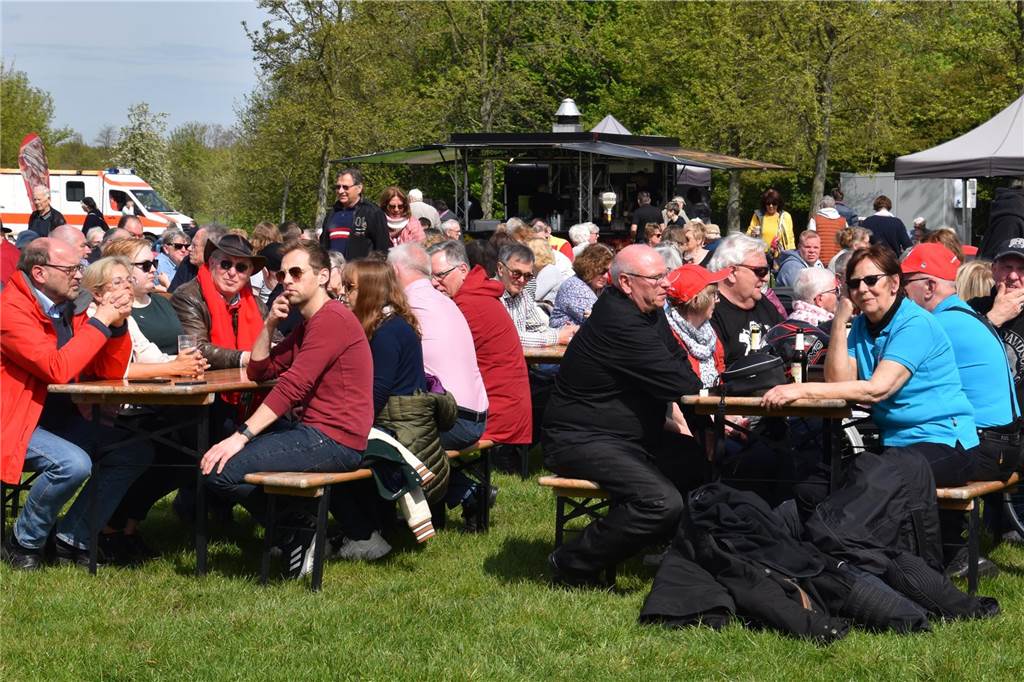 Bereits bei der politschen Kundgebung war der Besucherandrang groß.