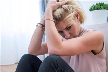 Bereits Mitte 20 werden viele junge Menschen von einer ersten Lebenskrise heimgesucht. Grund ist oft die berufliche Unsicherheit. Das ergab eine Umfrage. Foto: Christin Klose