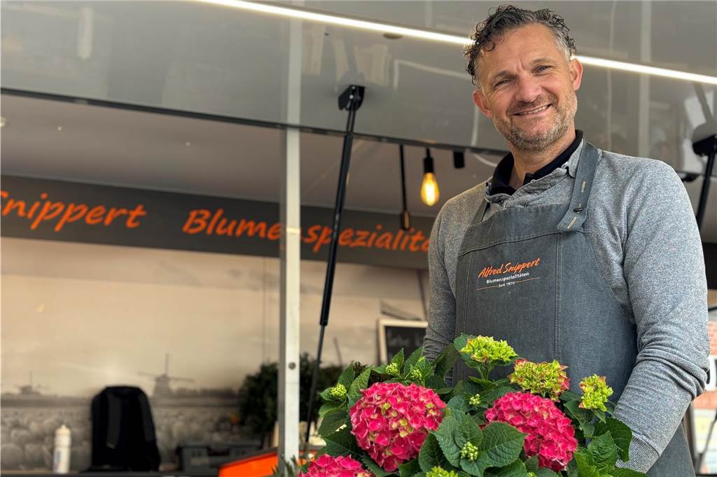 Startschuss auf Ahauser Wochenmarkt: Erster Tag für neue Markthändler Alfred Snippert auf Ahauser Wochenmarkt