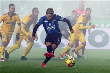 Bergamos Alejandro Dario Gomez verschießt einen Elfmeter gegen Juve. Foto: Paolo Magni