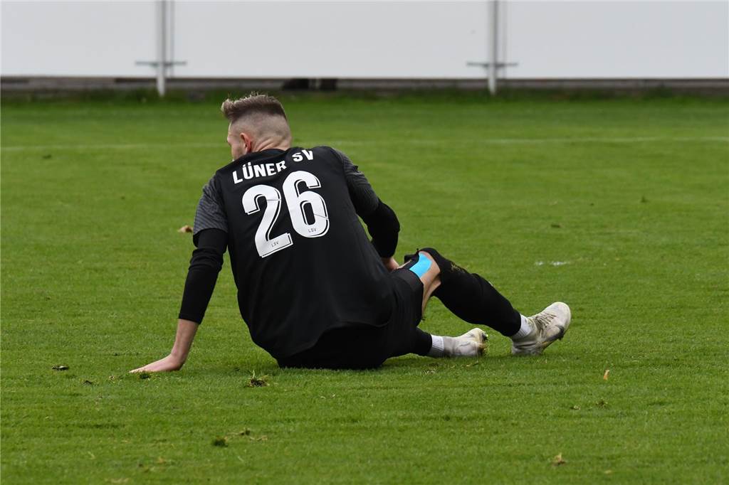 Schlimme Diagnose für Nico Berghorst Berghorst am Boden: Der Stürmer wird mindestens ein halbes Jahr kein Fußball spielen.