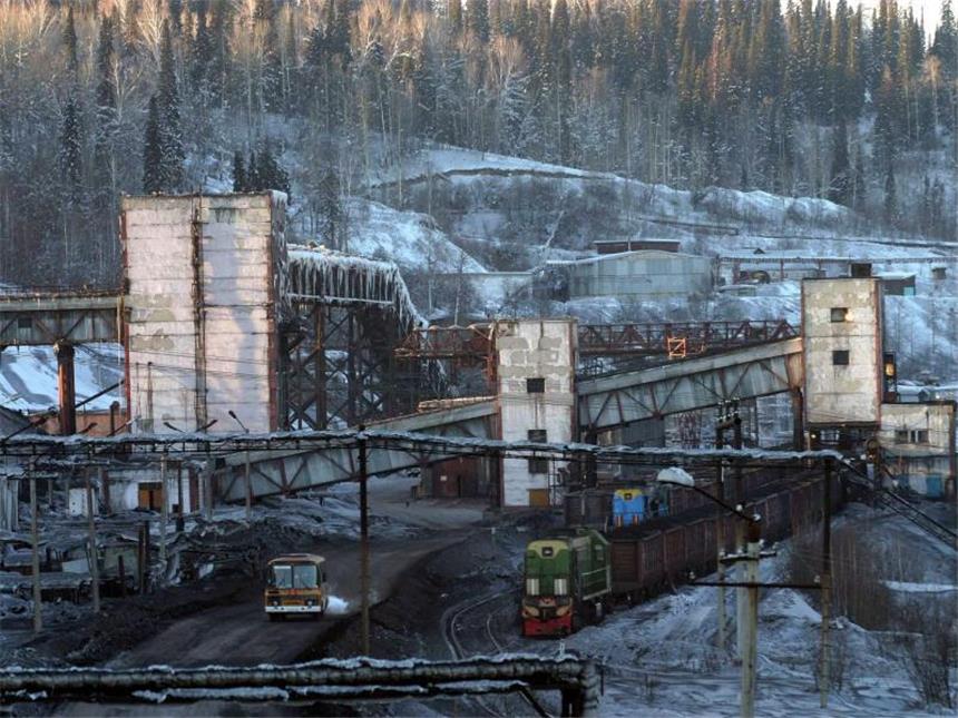 Merkel kritisiert US-Sanktionspläne für Russland scharf Bergwerk in Sibirien: Die angestrebten US-Sanktionen zielen auf wichtige Bereiche der russischen Wirtschaft ab, darunter den Bergbau. Foto: Rashid Salikhov