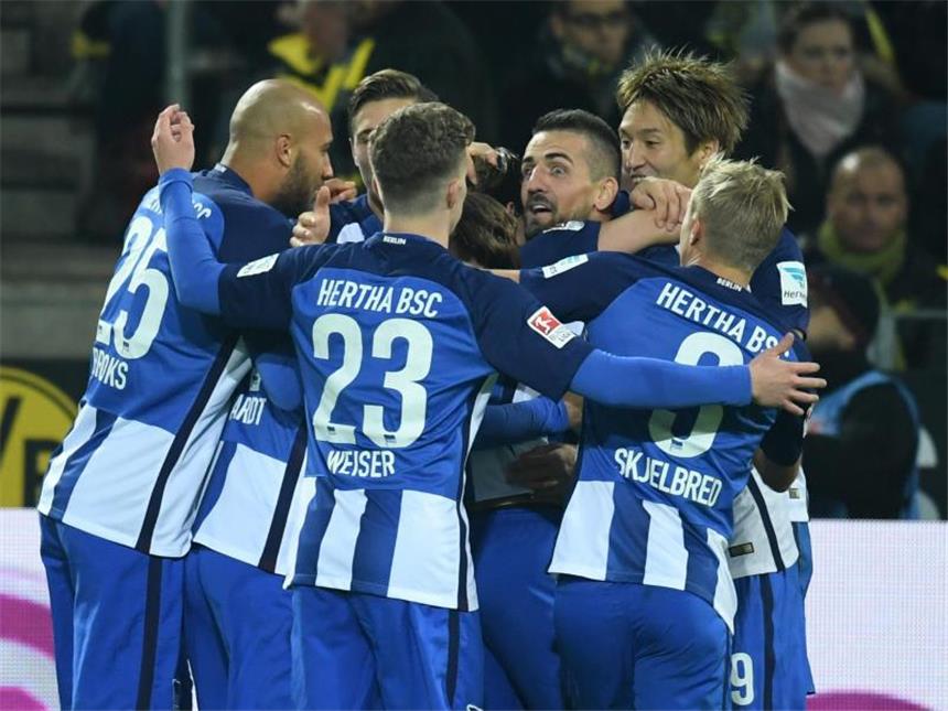 Berlins Spieler jubeln nach einem Treffer. Foto: Bernd Thissen