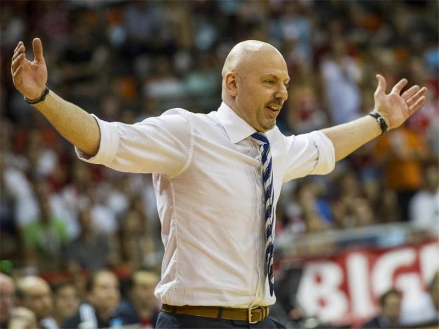Giftpfeile nach Final-Auftakt zwischen Bayern und ALBA Berlins Trainer Sasa Obradovic ärgerte sich über die vielen Freiwürfe, die die Bayern bekamen. Foto: Marc Müller