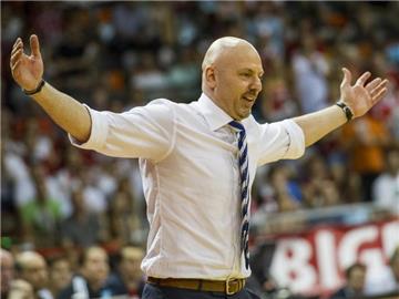 Berlins Trainer Sasa Obradovic ärgerte sich über die vielen Freiwürfe, die die Bayern bekamen. Foto: Marc Müller