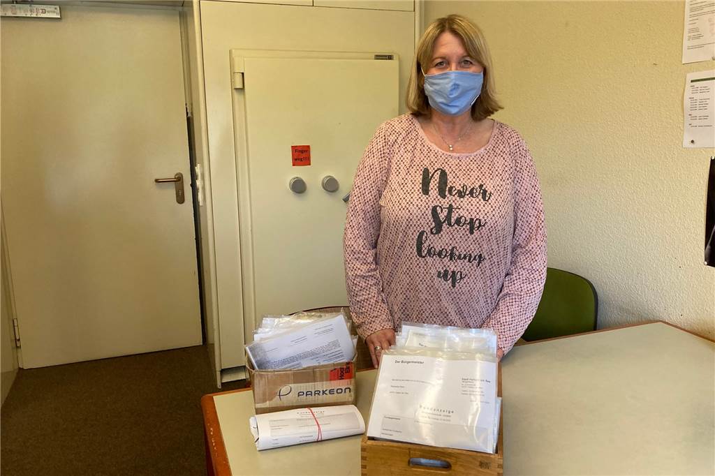Mitarbeiterin der Stadt Haltern verrät: „So mancher Fund ist kurios“ Bernadette Mühlenbrock kümmert sich als Mitarbeiterin im Bürgerbüro auch um Angelegenheiten, die das Fundbüro betreffen.