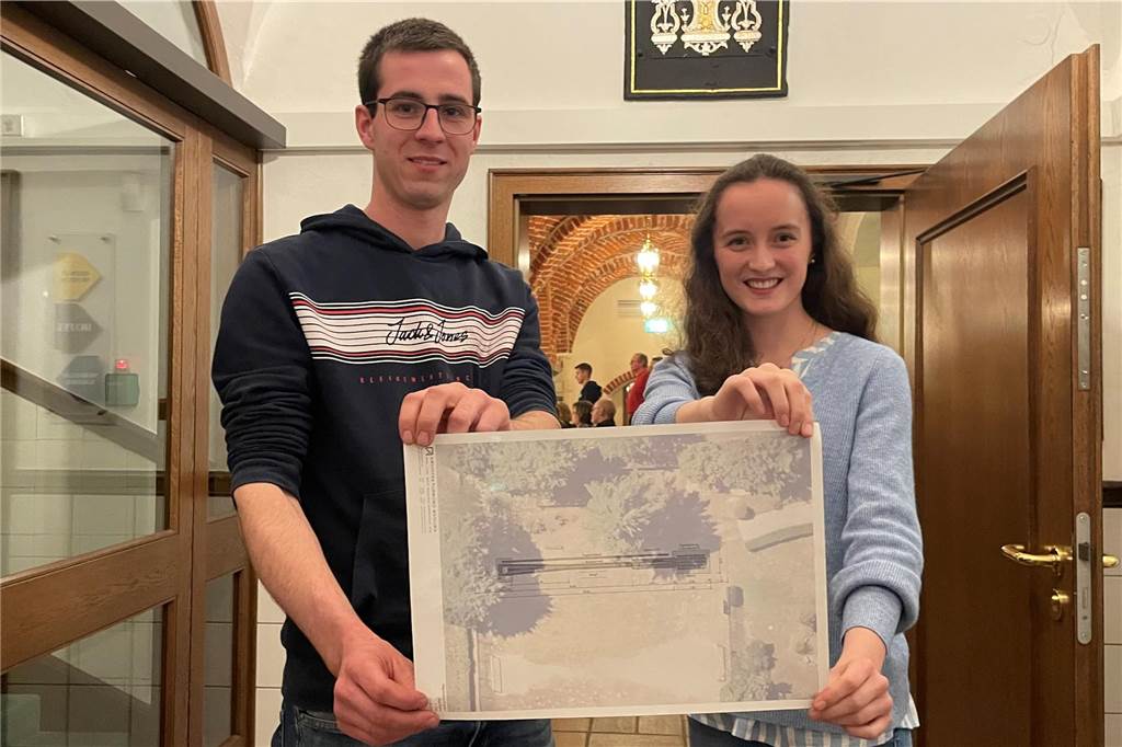 Lembeck bekommt binnen 72 Stunden endlich wieder eine Kegelbahn Bernd Heiming und Hannah Buckstegge mit Plan