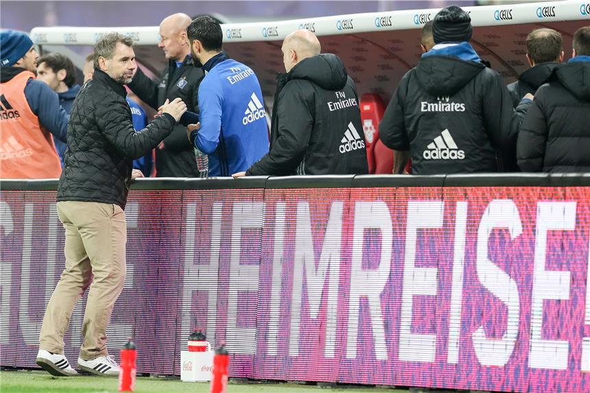 Bernd Hollerbach holte bei seinem HSV-Debüt ein 1:1 gegen Leipzig.