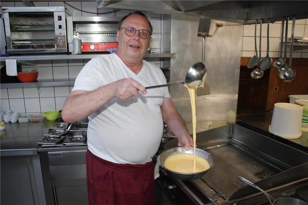 Bernd Masuk ist im Brambauer Traditionsrestaurant "Allegro" einer der fleißigen Köche.