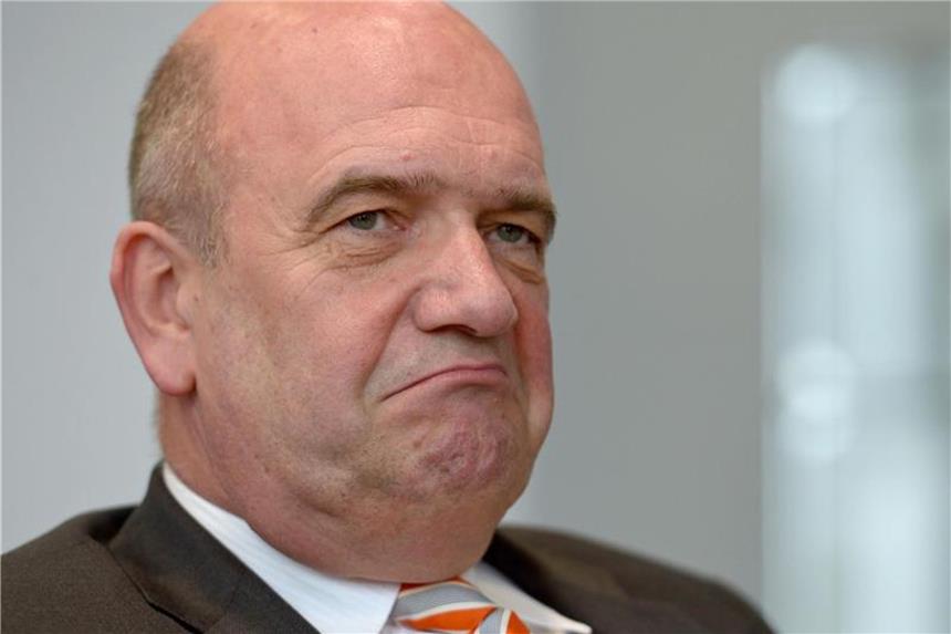 VW: Osterloh kann Betriebsratschef in Wolfsburg bleiben Bernd Osterloh war bei der Betreibsratswahl Spitzenkandidat auf der Liste der IG Metall und will sich wieder zum Vorsitzenden des Betriebsrats wählen lassen. Foto: Peter Steffen